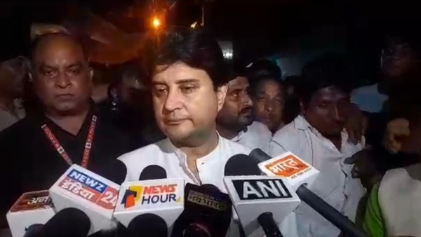 Jyotiraditya Scindia generosity, will bear the expenses of journalist Atul daughter education