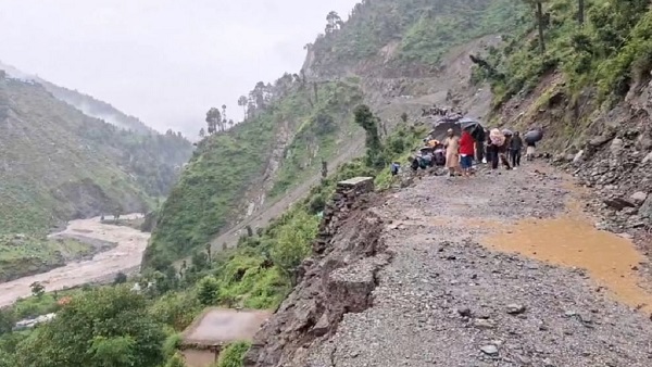 जम्मू-कश्मीर: कठुआ में बाढ़ और भूस्खलन से 8 लोगों की मौत
