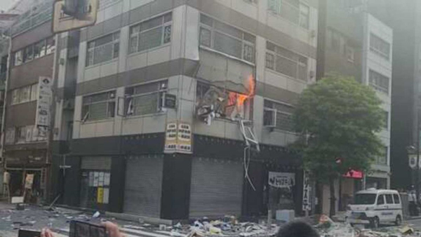 explosion in a building on JR Shimbashi 