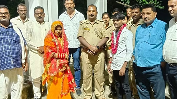 leaving-her-parent-house-she-reached-her-lover-house-and-got-married-in-the-police-station leaving-her-parent-house-she-reached-her-lover-house-and-got-married-in-the-police-station