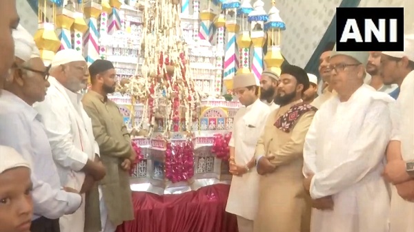 Jyotiraditya Scindia visits Imambara