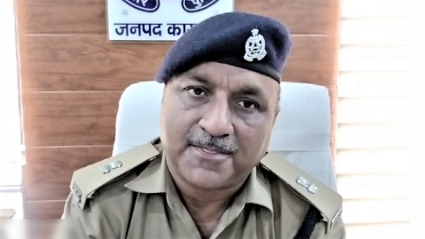 viral video of urine Scandal in kasganj kinnar forcibly make man drink urine for not becoming eunuch