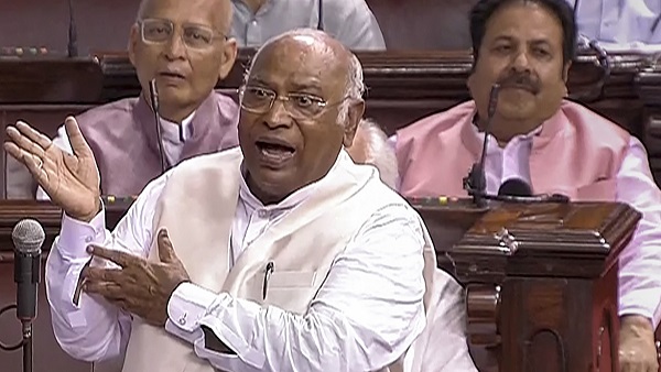 मल्लिकार्जुन खड़गे का सदन में माइक्रोफोन बंद 