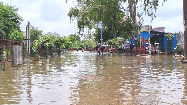 PHOTOS of flood in agra and mathura Yamuna water reaches Taj Mahal doors of temples closed 