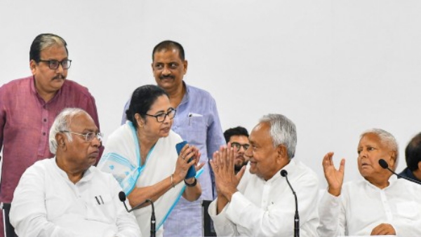 opposition;parties-meeting