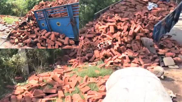 Road Accident DCM rammed into a parked tractor trolley from behind 4 people died 2 injured