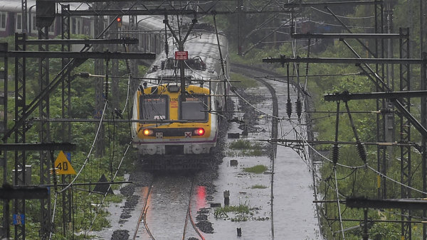 Mumbai Local Train News