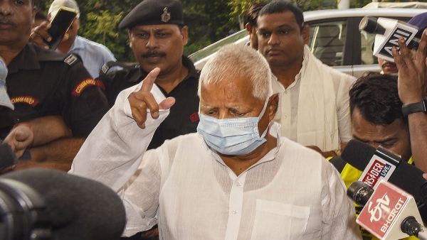 CBI files charge sheet against Lalu 