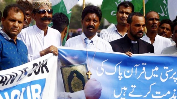 Pakistan Protests over quran desecration in sweden incident