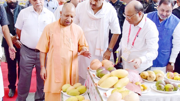 योगी आदित्यनाथ 