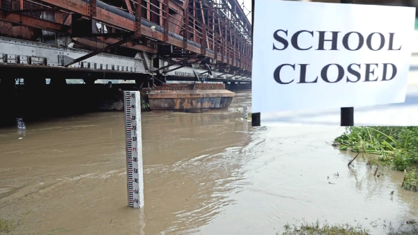 Yamuna river in Delhi is 3.15 meters above the danger mark holiday declared in schools of Noida