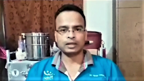 doctor operated and joined a parraot beak which was cut by colliding with a fan in aligarh 