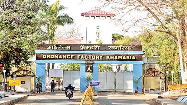 person-take-bomb-of-jabalpur-Ordnance-Factory