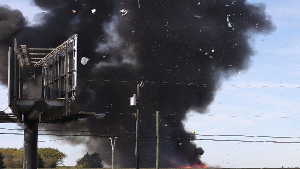 aeroplane crash-lands