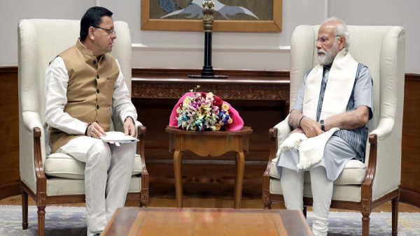 CM pushkar Dhami met PM Modi in New Delhi, discussed important issues and gave a special gift
