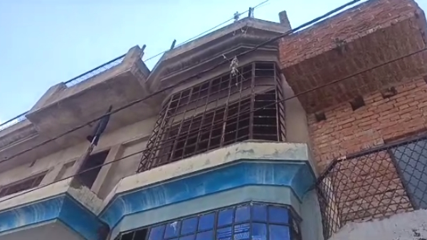 prayagraj murder of Mother sister house set on fire police and mob attacked with acid