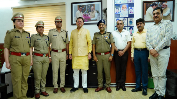Uttarakhand: Police service officers promoted to IPS cadre met CM PUSHKAR Dhami, congratulated