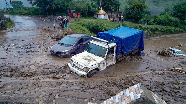 बादल फटने से शिमिला भारी तबाही, 3 लोग लापत