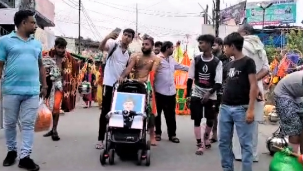 Sawan 2023 Shiv Bhakti and Patriotism Kanwadiya arrived with 51 tricolors on body with pins