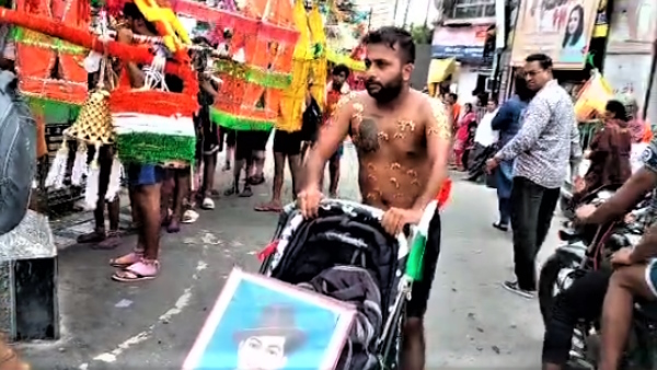 Sawan 2023 Shiv Bhakti and Patriotism Kanwadiya arrived with 51 tricolors on body with pins