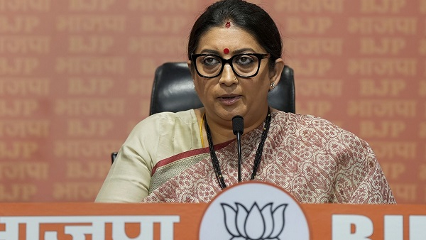 स्मृति ईरानी का राहुल गांधी के राफेल-मणिपुर बयान पर हमला स्मृति ईरानी का राहुल गांधी के राफेल-मणिपुर बयान पर हमला