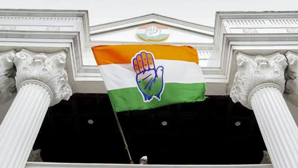 congress-lacks-strong-leaders-in-telangana-hopes-from-parachute-leaders