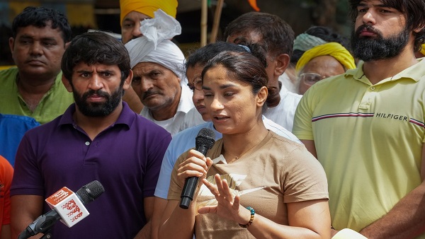 बजरंग पुनिया और विनेश फोगाट के खिलाफ याचिका खारिज