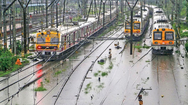 Water-on-railway-track