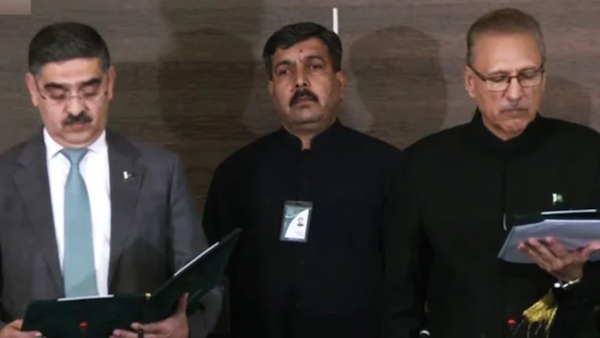 Anwaar-ul-Haq Kakar takes oath 