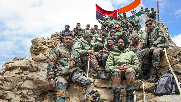 ब्रिगेडियर और उससे ऊपर रैंक के अधिकारियों की एक जैसी वर्दी