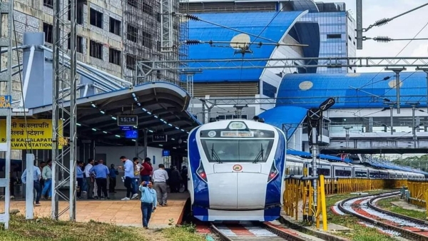 Make reservation in advance for traveling on holidays, long waiting in trains going from Bhopal