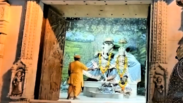 Celebration of Chandrayaan 3 success in india fireworks Vande Mataram shouts sweets distributed