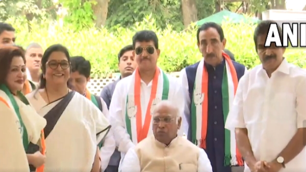  leaders from Jammu and Kashmir, joined the Congress