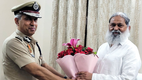Haryana: Newly appointed DGP Shatrujit Singh Kapoor met Anil Vij