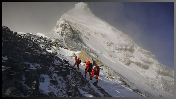 Everest climbing fee