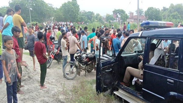 love triangle in kushinagar took life of two girls who jumped in canal after their lover took poison 
