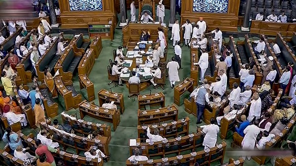 बीजेपी ने अपने लोकसभा सांसदों के लिए जारी किया व्हिप 