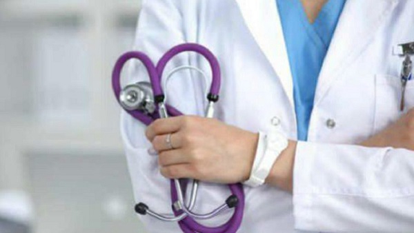 नर्स के वेश में सेक्सी कपड़े पहन MBBS छात्रों ने बनाई रील्स