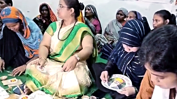 Muslim women sent Rakshasutra to PM Modi RSS leader and Chandrayaan picture on Rakhi 