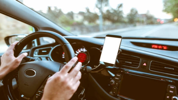 Hands-free driving is becoming popular, know how safe it is