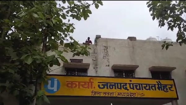 up sarpanch high voltage drama satna