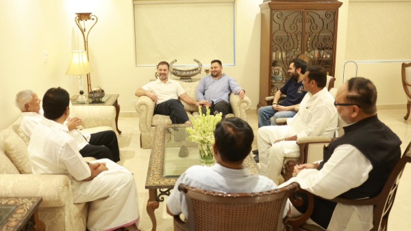 Rahul Gandhi reached home to meet Lalu Yadav in bihar