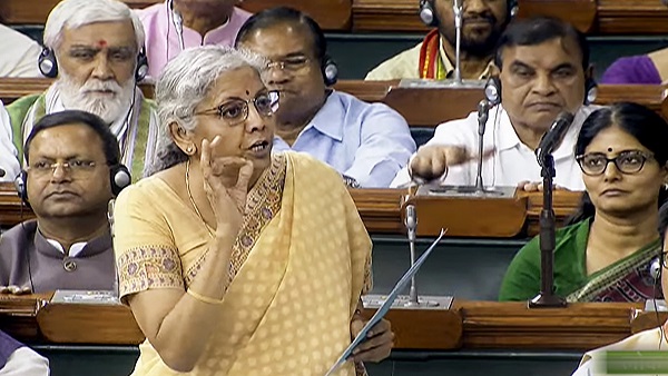 ऑनलाइन गेमिंग और कैसीना पर लगेगा 28% GST, लोकसभा में पास हुआ दो बिल ऑनलाइन गेमिंग और कैसीना पर लगेगा 28% GST, लोकसभा में पास हुआ दो बिल