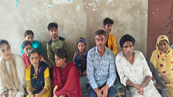 house arrest of 15 Pakistani Hindus in Chitrakoot for inquiry who came from karachi via atari border