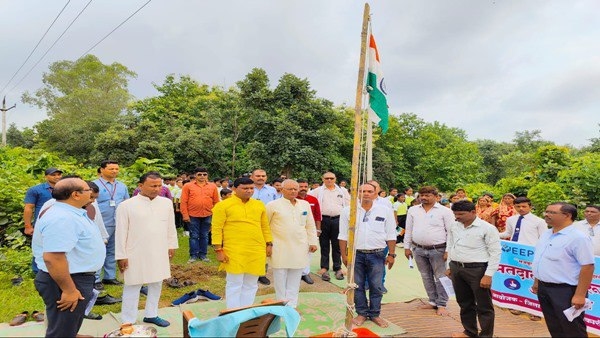 Meri Mati-Mera Desh events boom in Madhya Pradesh, Minister Kavre hoists tricolor in Balaghat