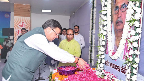 CM pushkar Dhami paid tribute to Madan Das Devi, former co-worker of RSS, in Shraddhajanli Sabha.