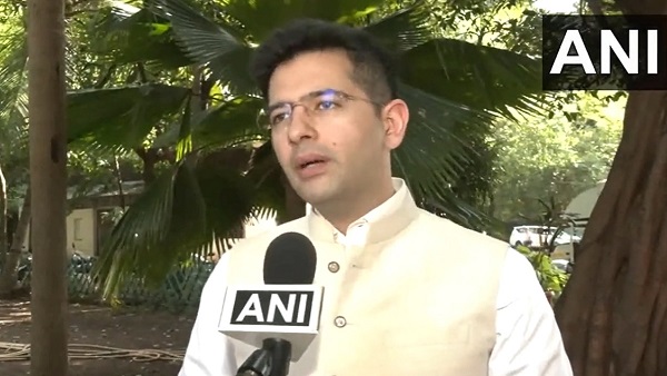 200 रुपये कम करके जनता की आंखों में धूल झोंकी है: राघव