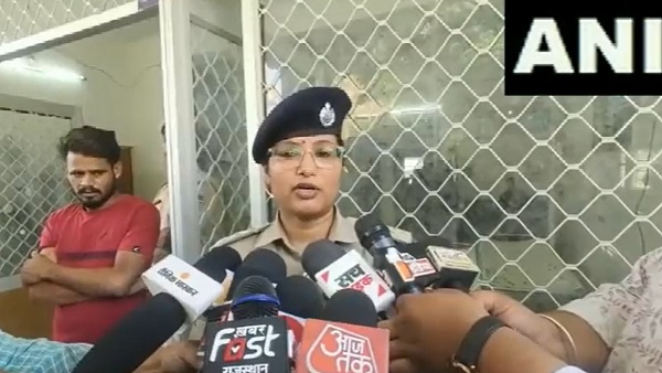 Rajasthan News: BSF का ट्रक दुर्घटनाग्रस्त, एक जवान की मौत Rajasthan News: BSF का ट्रक दुर्घटनाग्रस्त, एक जवान की मौत