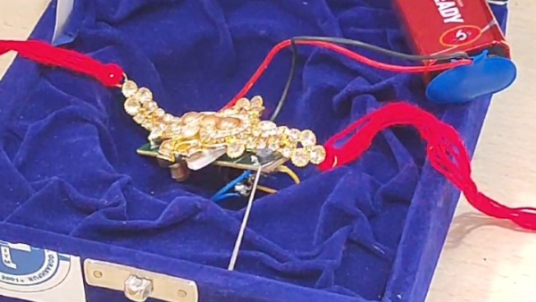 Rakshabandhan 2023 Students made smart censor based rakhi for security of Ramlala in ayodhya