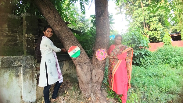 Unique pictures from CM City on Rakshabandhan women considered brothers by tying rakhi to trees